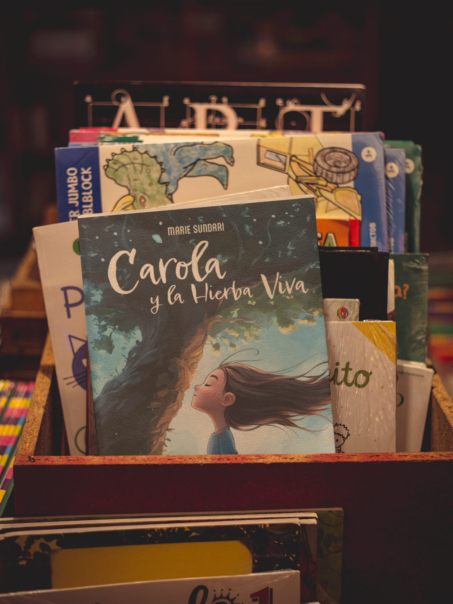 Carola y la Hierba Viva en una librería